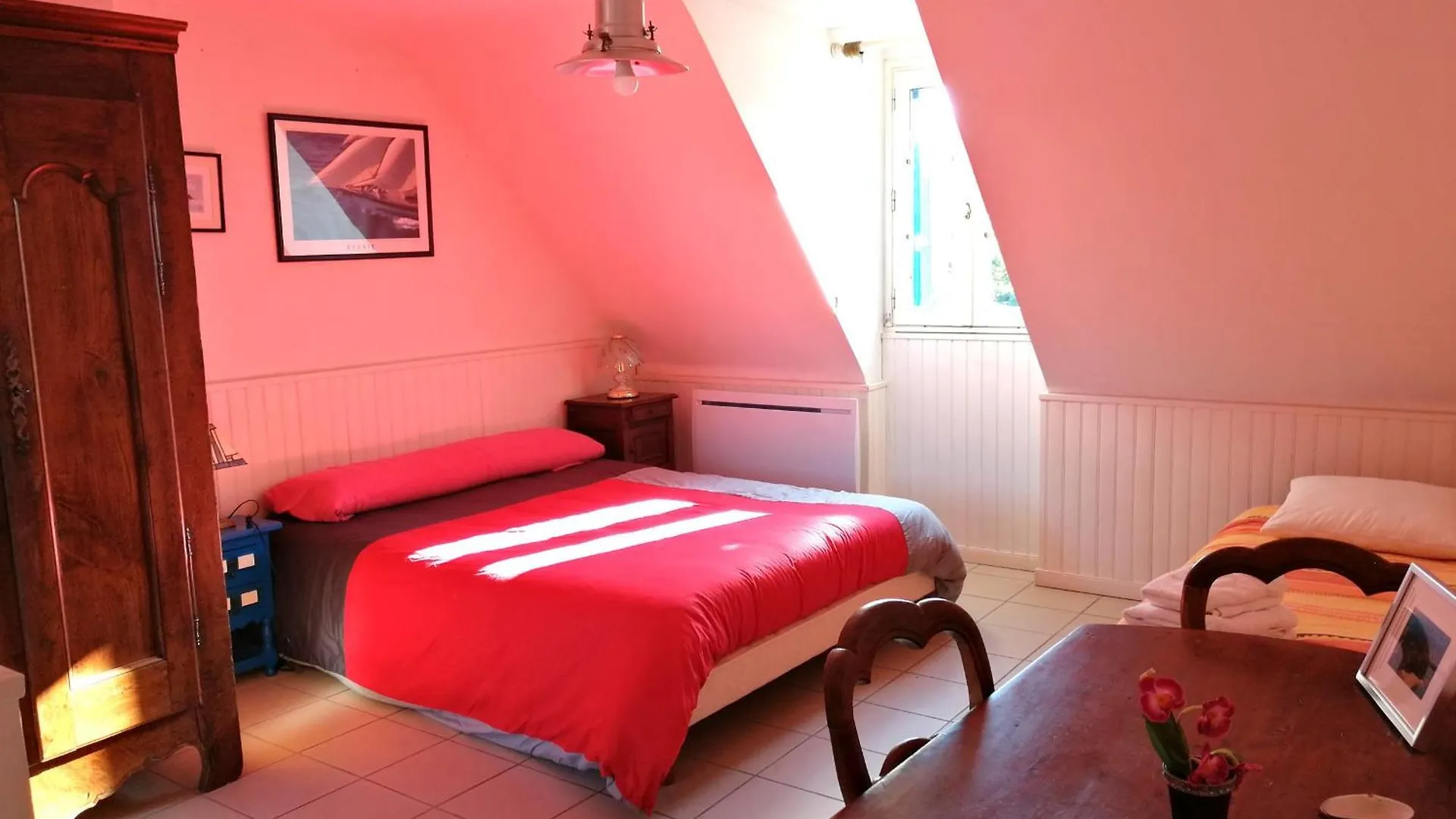 Hébergement de vacances Spacieuse Maison Familiale A Groix Avec Jardin - Fr-1-813-21