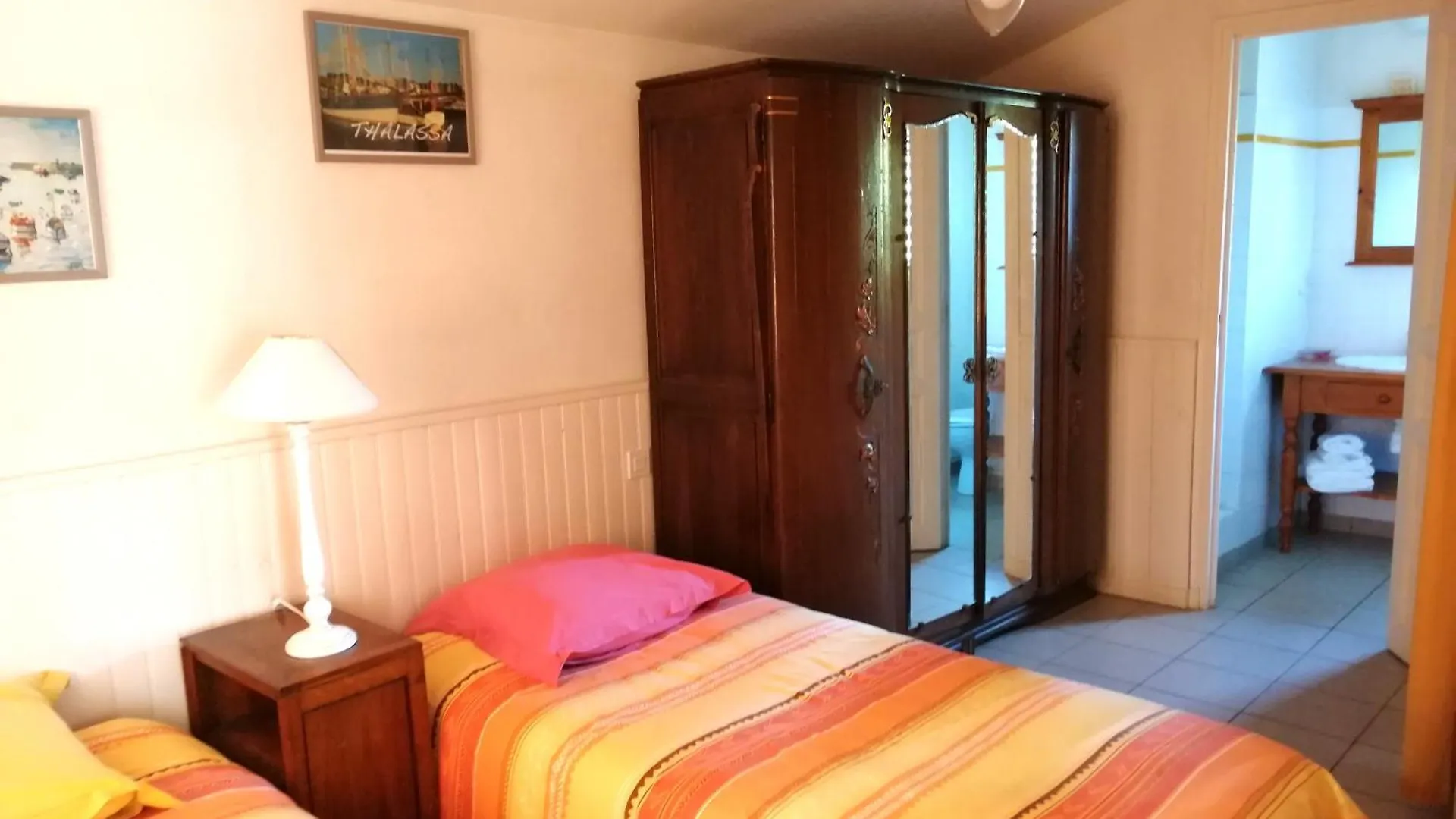 Spacieuse Maison Familiale A Groix Avec Jardin - Fr-1-813-21