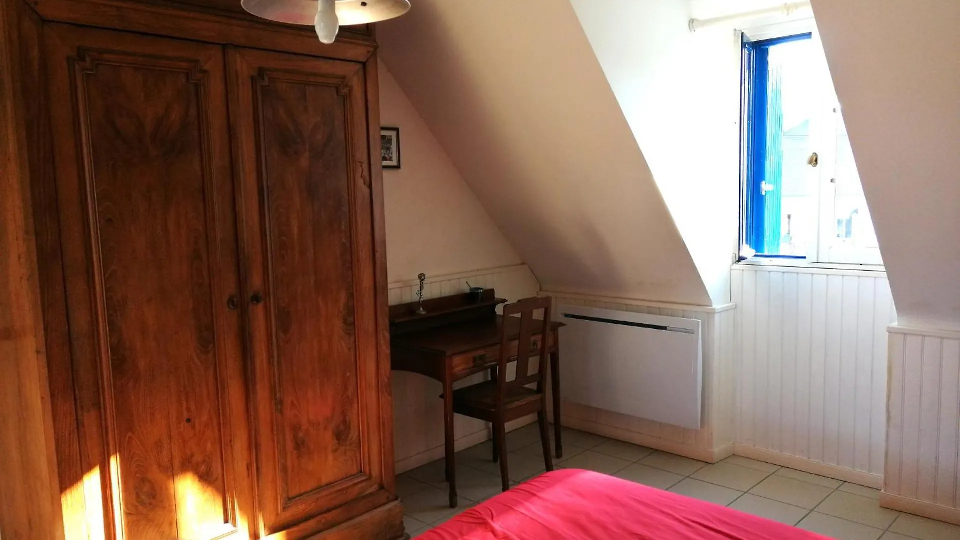 Hébergement de vacances Spacieuse Maison Familiale A Groix Avec Jardin - Fr-1-813-21
